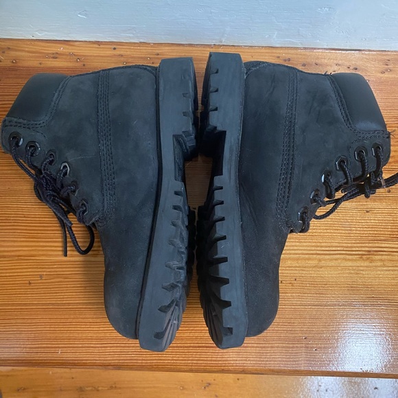 Kids Timberland Boots - Picture 2 of 7